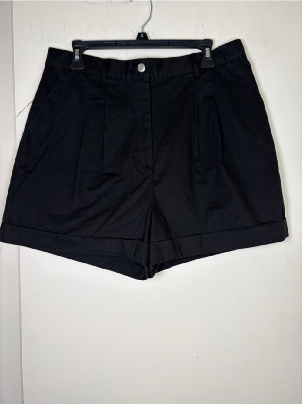 ASOS DESIGN Black High Waisted Pleated Chino Shorts Rolled Hem Size 12